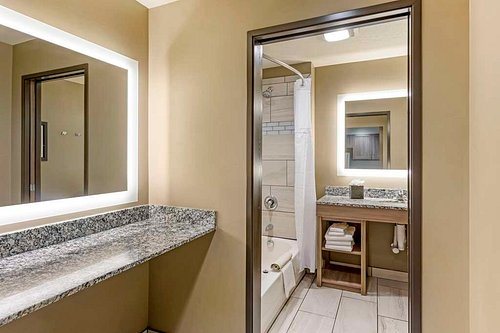 Best Western Plus Heber Valley Hotel — Bathroom