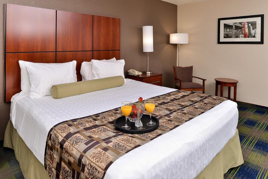 Best Western Plus Heritage Inn Rancho Cucamonga — Guest room