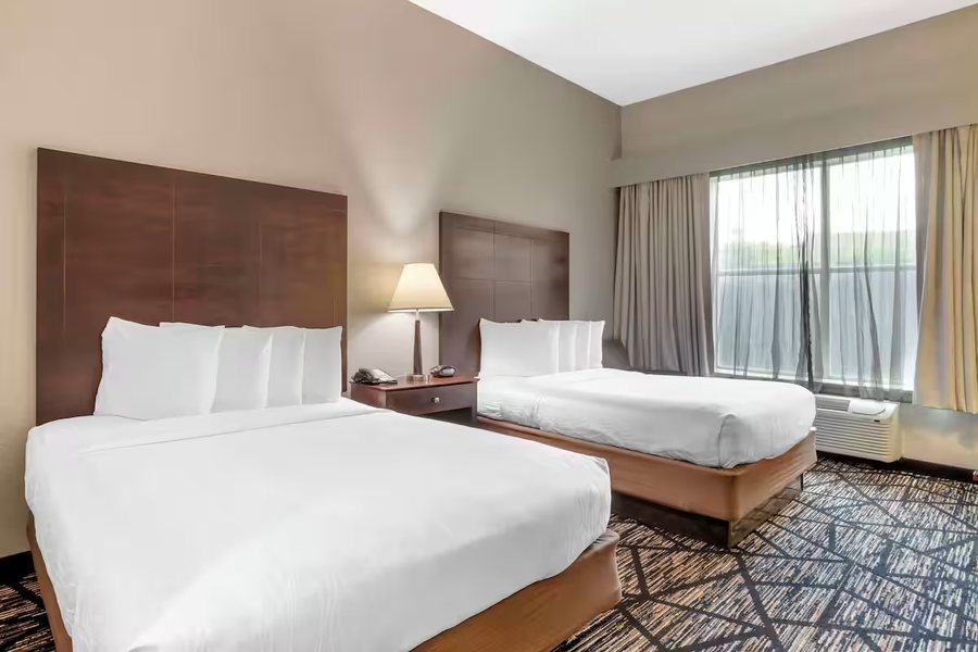 Best Western Plus Hobby Airport Inn Suites — Guest room