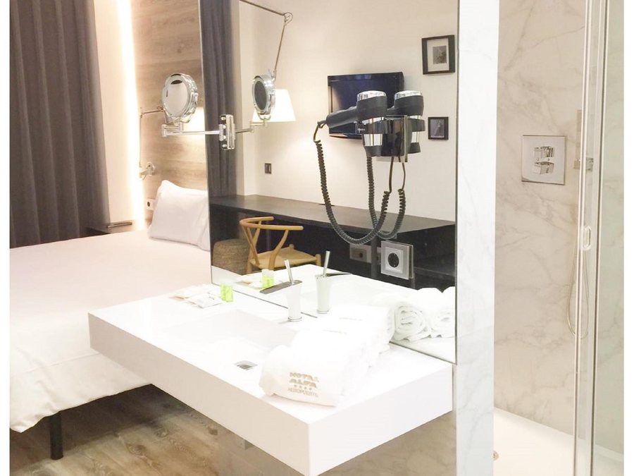 Best Western Plus Hotel Alfa Aeropuerto Barcelona Catalonia — Bathroom