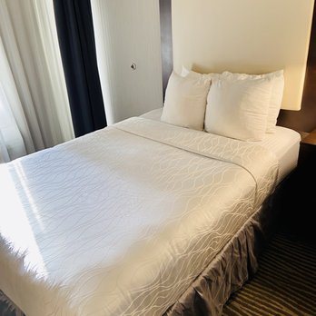Best Western Plus Hotel At The Convention Center — Guest room