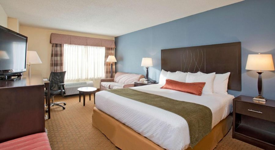 Best Western Plus Hotel Conference Center — Guest room