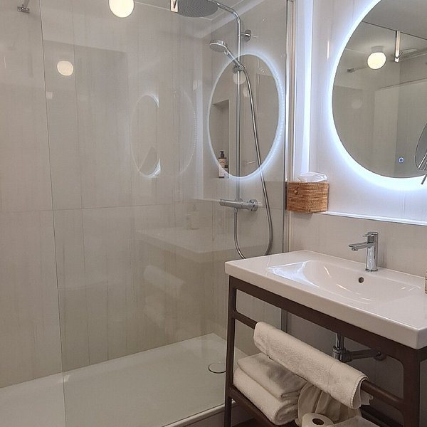Best Western Plus Hotel Les Rives Du Ter — Bathroom