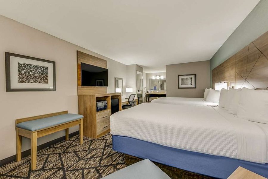 Best Western Plus Huntersville Inn Suites Near Lake Norman — Guest room