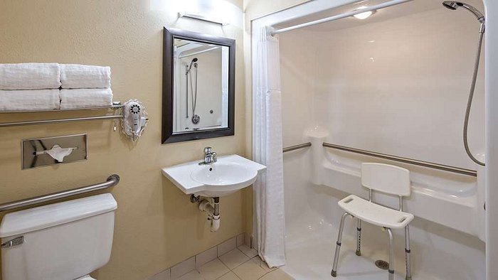 Best Western Plus Jacksonville West — Bathroom