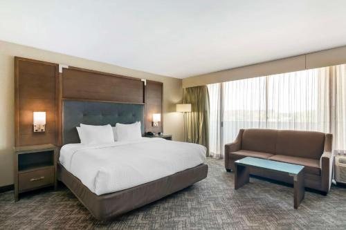 Best Western Plus Kansas City Sports Complex Hotel — Guest room