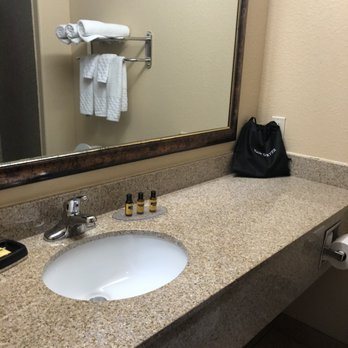 Best Western Plus Katy Inn Suites — Bathroom