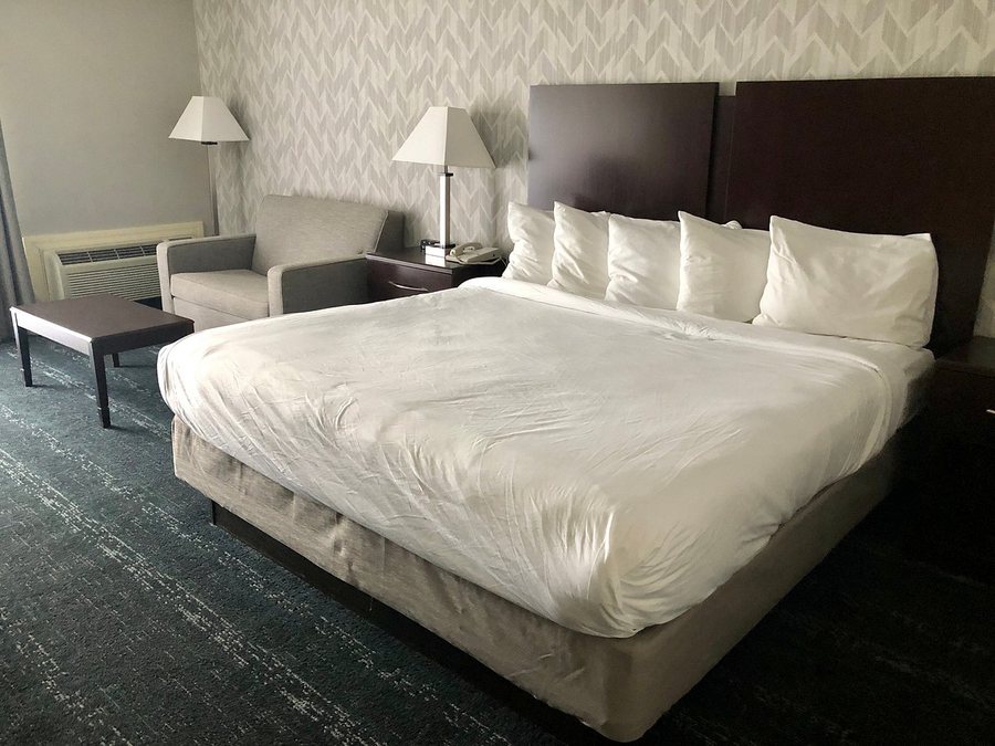 Best Western Plus Keene Hotel — Guest room