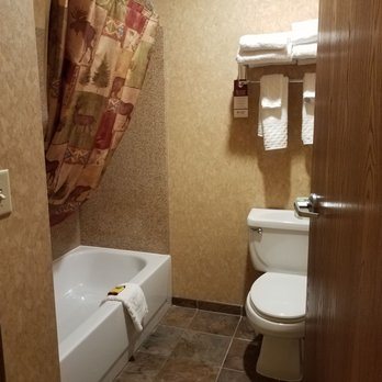 Best Western Plus Kelly Inn — Bathroom