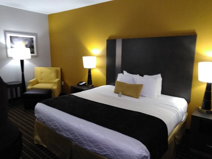 Best Western Plus Lampasas Inn Suites — Guest room