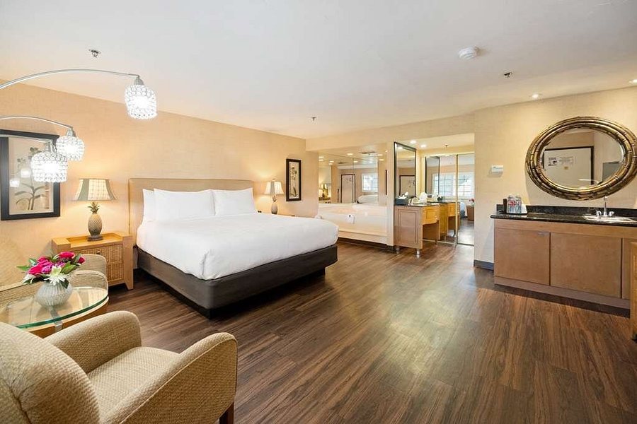 Best Western Plus Las Brisas Hotel — Guest room