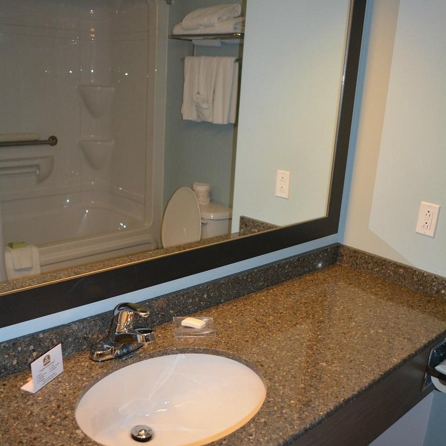 Best Western Plus Liverpool Hotel Conference Centre — Bathroom