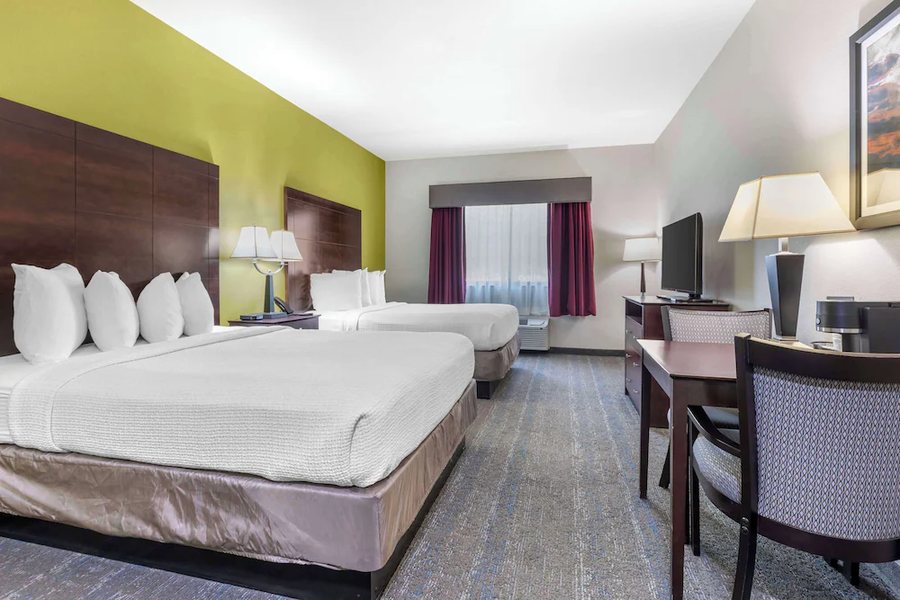 Best Western Plus Mansfield Inn Suites — Guest room