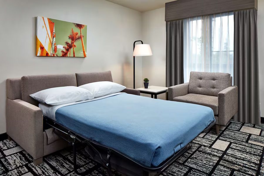 Best Western Plus Meridian Inn Suites Anaheim Orange — Guest room