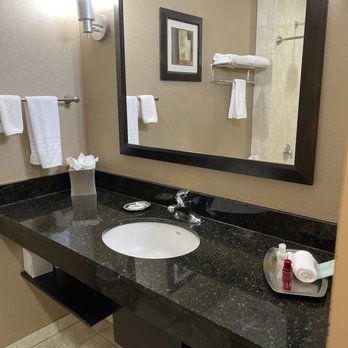 Best Western Plus Miami Intl Airport Hotel Suites Coral Gables Miami Florida — Bathroom