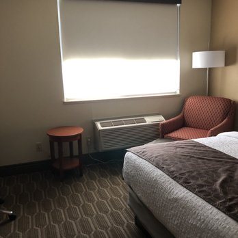 Best Western Plus Milwaukee Airport Hotel Conference Center — Guest room