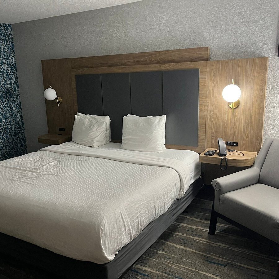 Best Western Plus Mobile Inn Suites — Guest room