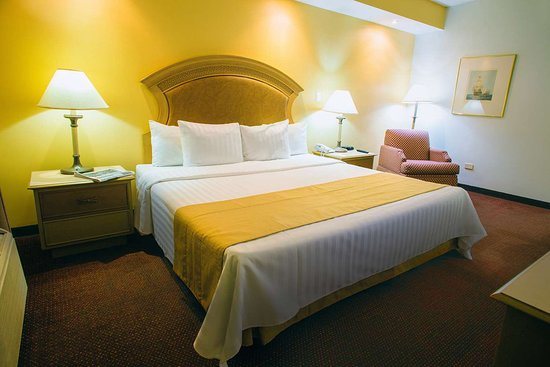 Best Western Plus Monterrey Colon — Guest room