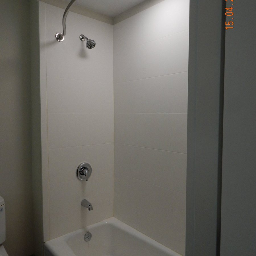 Best Western Plus New Barstow Inn Suites — Bathroom