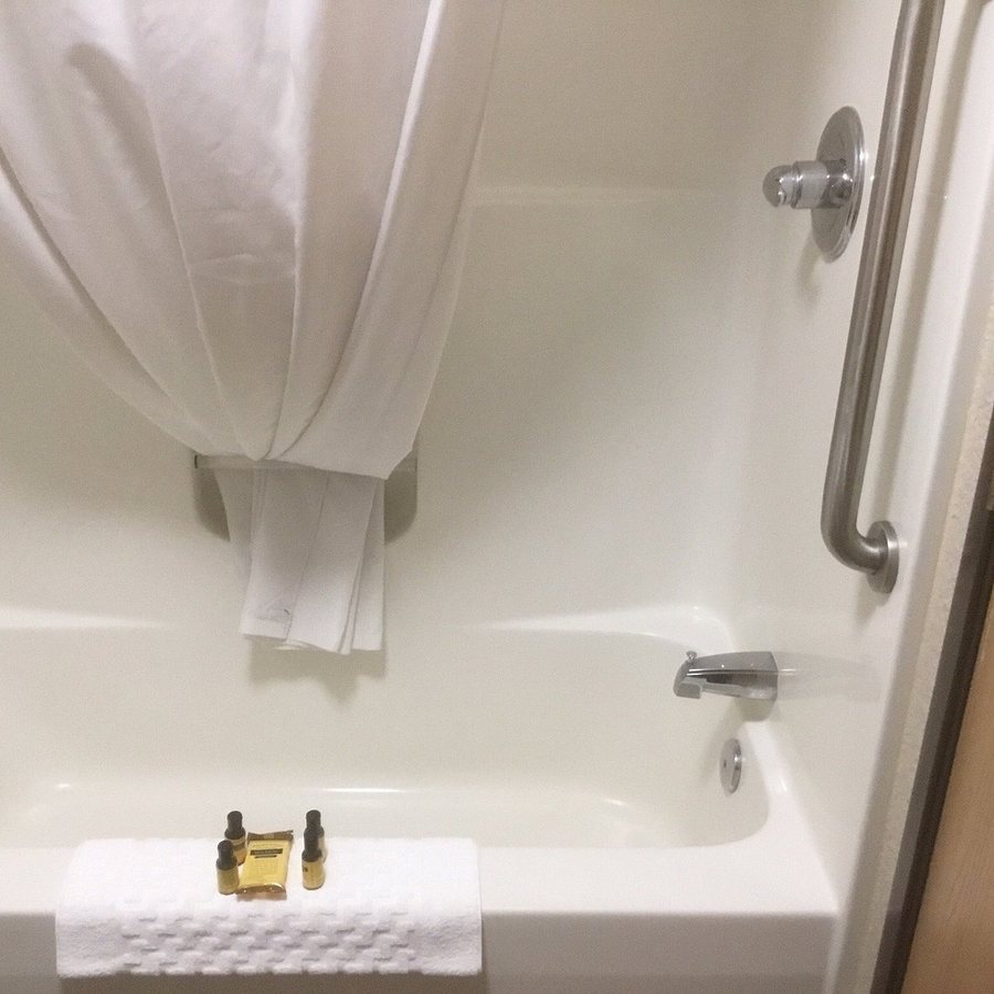 Best Western Plus Newark christiana Inn — Bathroom