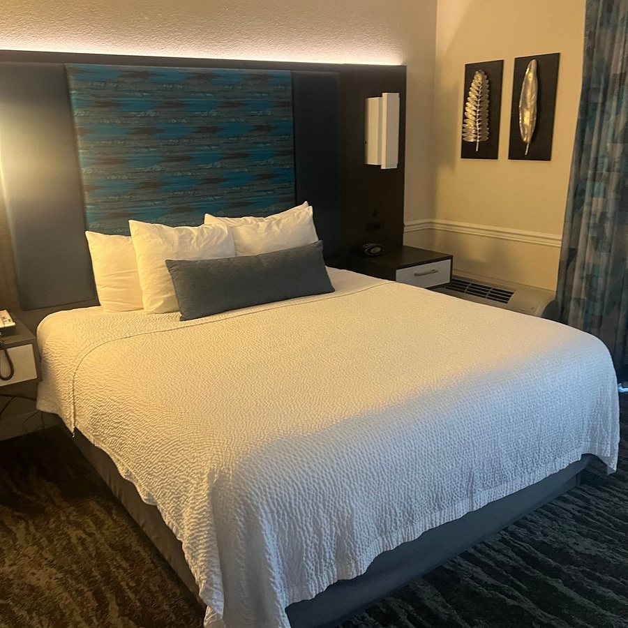 Best Western Plus Novato Oaks Inn — Guest room