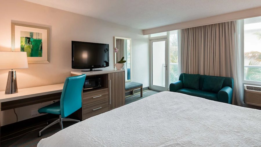Best Western Plus Oceanside Palms — Guest room