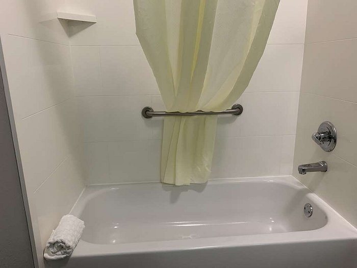 Best Western Plus Olive Branch Hotel Suites — Bathroom