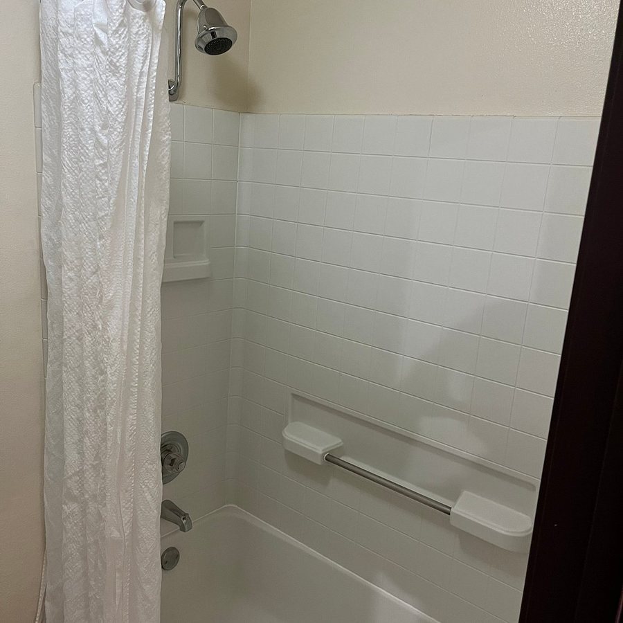 Best Western Plus Orchid Hotel Suites — Bathroom