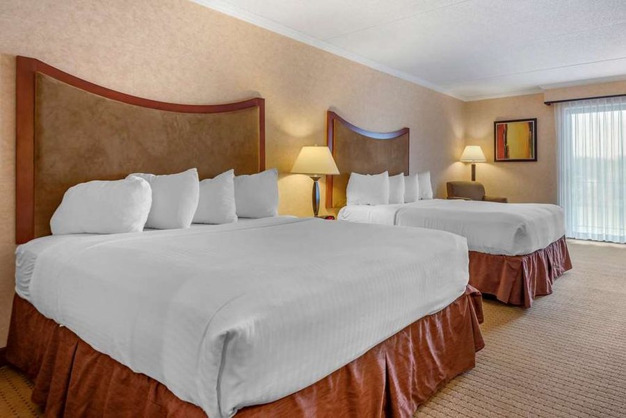 Best Western Plus Oswego Hotel And Conference Center — Guest room