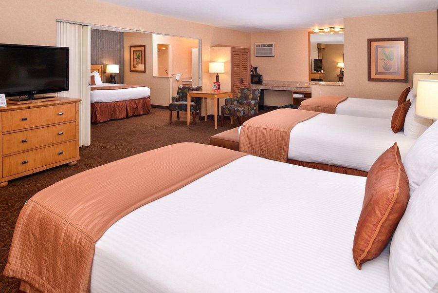 Best Western Plus Pavilions — Guest room