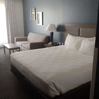 Best Western Plus Peppertree Nampa Civic Center Inn — Guest room