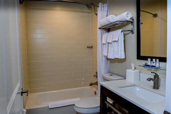 Best Western Plus Philadelphia Convention Center Hotel — Bathroom