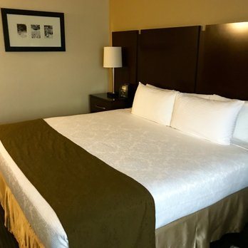 Best Western Plus Plaza By The Green — Guest room