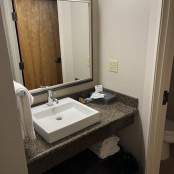 Best Western Plus Riverfront Hotel And Suites — Bathroom