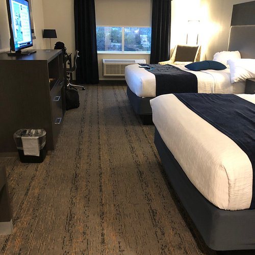 Best Western Plus Roland Inn Suites — Guest room
