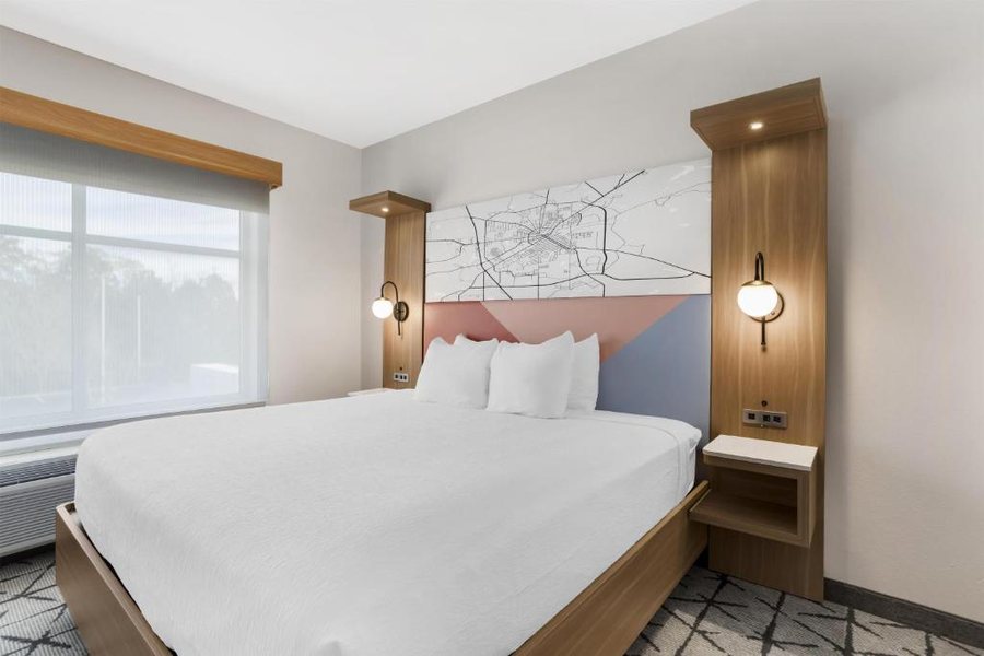 Best Western Plus Rose City Conference Center Inn — Guest room