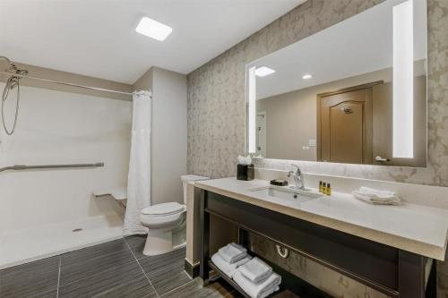 Best Western Plus Safford — Bathroom