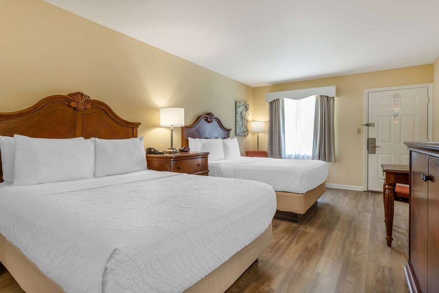 Best Western Plus Santee Inn — Guest room