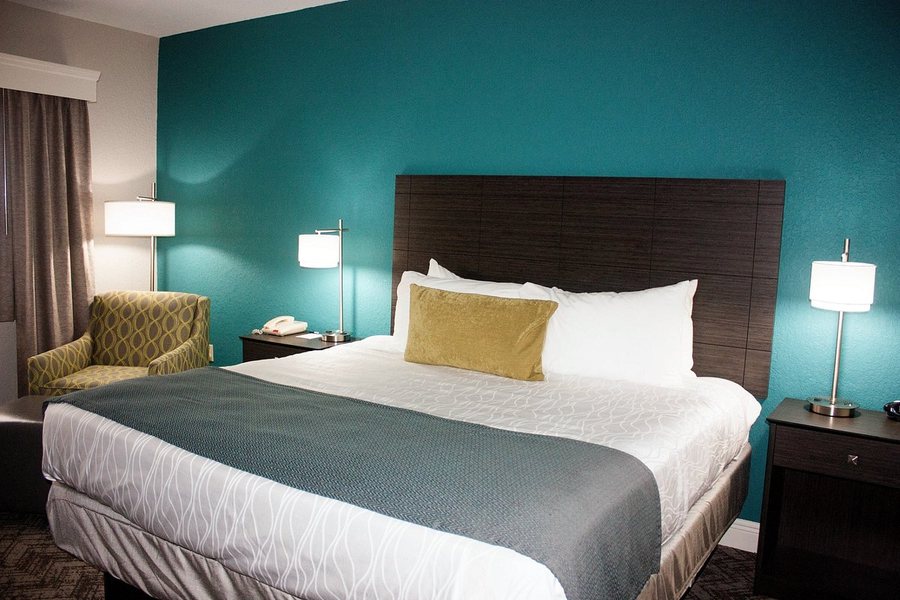 Best Western Plus Sebastian Hotel Suites — Guest room