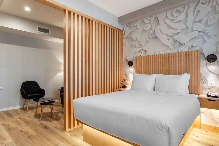 Best Western Plus Soho Hotel — Guest room