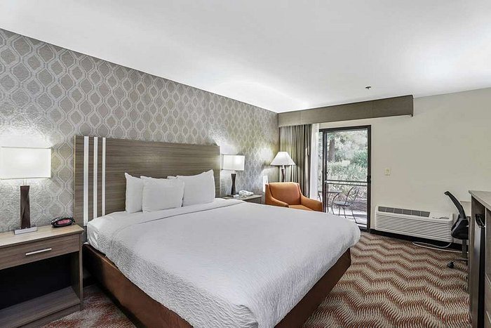 Best Western Plus Sonora Oaks Hotel Conference Center — Guest room