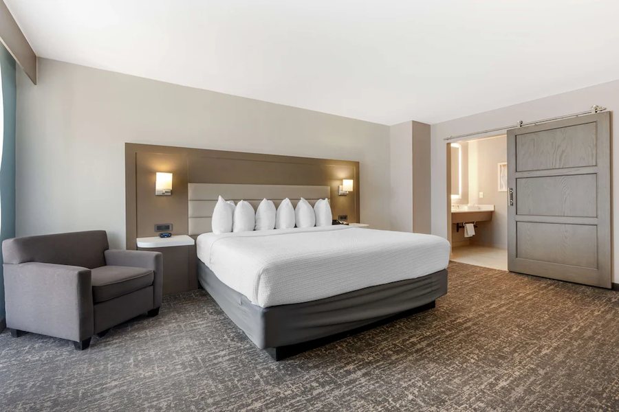 Best Western Plus Sparks Reno Hotel — Guest room