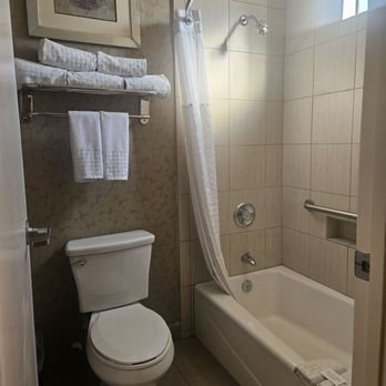 Best Western Plus Stovall s Inn — Bathroom