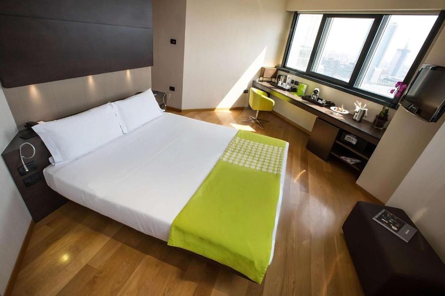 Best Western Plus The Hub Hotel — Guest room