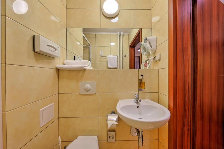 Best Western Plus Warsaw — Bathroom