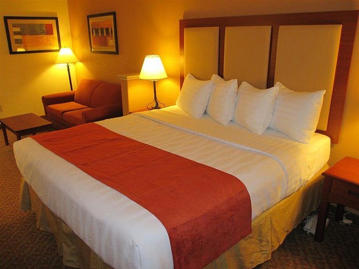 Best Western Plus Waxahachie Inn Suites — Guest room