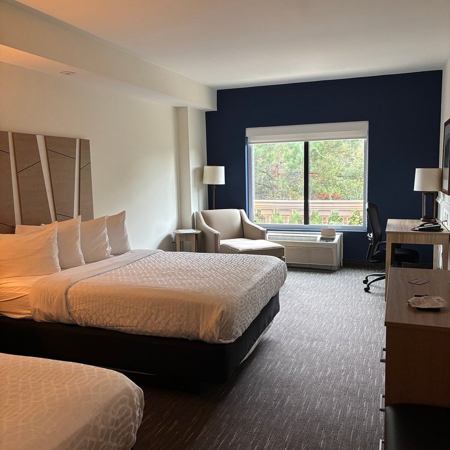 Best Western Plus Westgate Inn Suites — Guest room