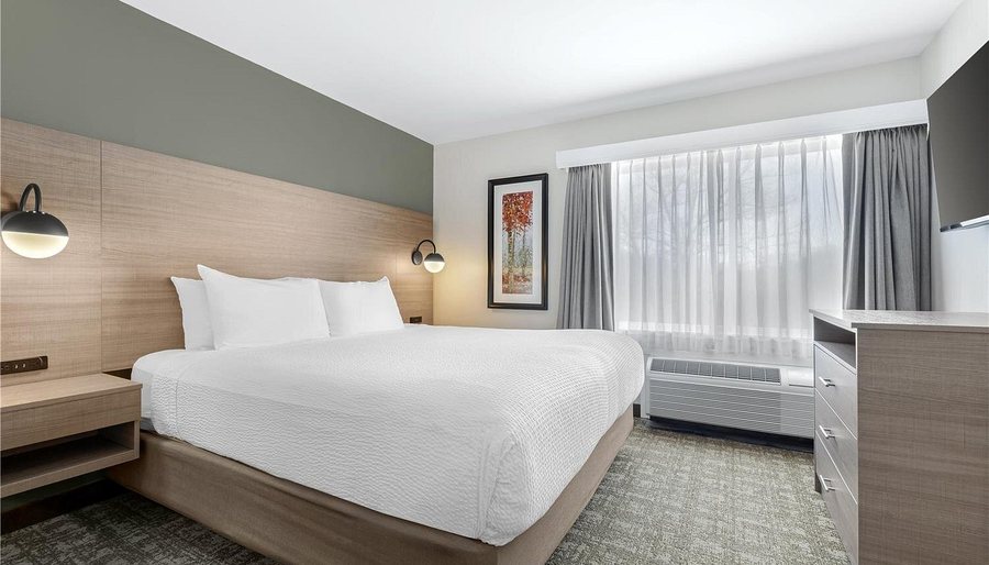 Best Western Plus Windjammer Inn Conference Center — Guest room