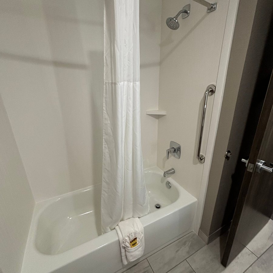 Best Western Plus Winter Haven Inn Suites Winter Haven Florida — Bathroom