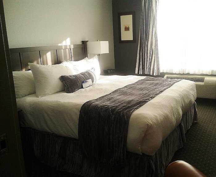 Best Western Plus Woodstock Hotel Conference Centre — Guest room